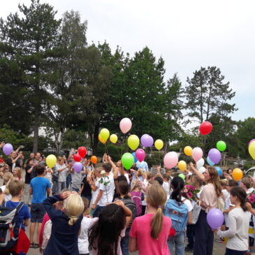 Schöne Ferien!                                                                       Video vom Luftballonstart